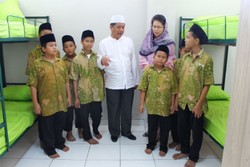 BCA Berikan Dana Beasiswa dan Laboratorium Kepada Perguruan Al-Madinah Islamic Center