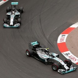 Mercedes Tak Permasalahkan Rivalitas Hamilton dan Rosberg