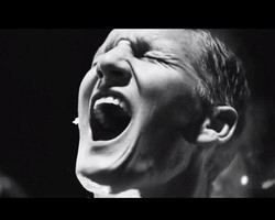 Ketika Schweinsteiger Distempel Besi Panas