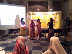 Ingin Mahir Menulis Fiksi? Ini Tipsnya dari Dewi Lestari