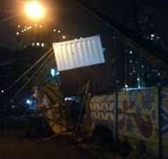 Bedeng yang Roboh Tertimpa Crane Patah Tutup Jalan di Palbatu Casablanca