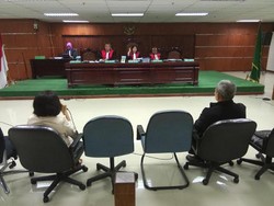 Hakim Curigai Mudahnya Notaris Setujui Hendra yang Berprofesi Buruh Jadi Dirut