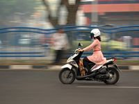Jaket dan Sarung Tangannya Dipakai ya Mbak...