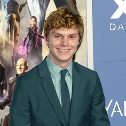 Wow! Evan Peters Hampir Memerankan Peeta Melark dalam The Hunger Games