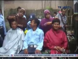 Pendukung Prabowo-Hatta Potong Rambut hingga Gundul