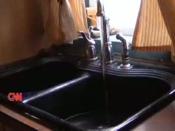 Warga Temukan Serpihan Emas Keluar dari Keran Air