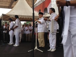 Rhoma Irama Goyang Ribuan Simpatisan Prabowo-Hatta di Serang