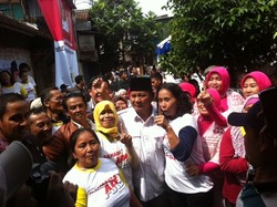 Saat Ibu-ibu Terpikat Kegantengan Prabowo