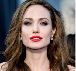 Ini Resep Cantik Angelina Jolie yang Masih Terlihat Muda di Usia yang ke-39