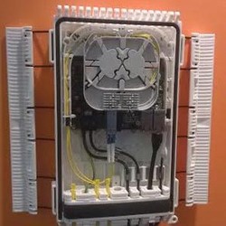 Alat Kecil Ini Bisa Salurkan Internet Ngebut di Gedung 50 Lantai