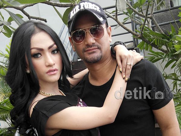 Mudji Massaid dan Amel Alvi Makin Lengket