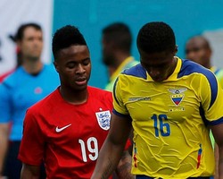 Cekik Sterling, Valencia Minta Maaf