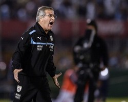 Uruguay Tunjukkan Diri Siap Bertarung di Grup Berat