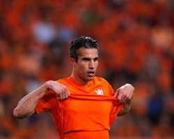 Van Persie Cedera, Namun Tak Serius