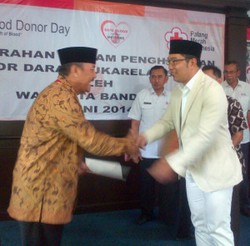 104 Pejuang Kemanusiaan Raih Penghargaan Pendonor Darah 75 Kali