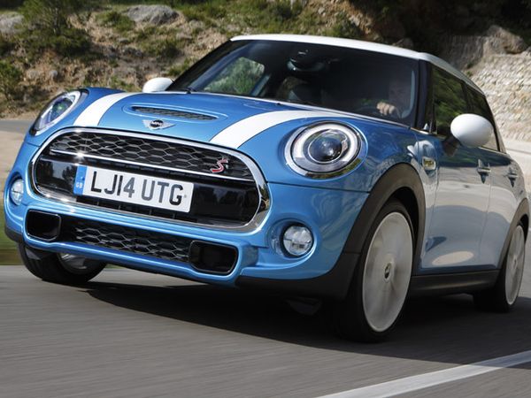Pertama dalam Sejarah Mobil MINI 5 Pintu