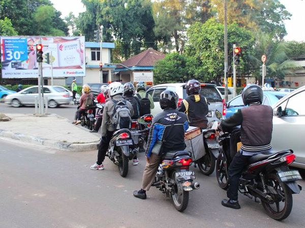 Tertib Berlalu Lintas Meski Tak Ada Polisi yang Mengawasi