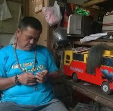 Dibanjiri Mainan Impor, Erlan Tetap Setia 28 Tahun Produksi Mainan Mobil Kayu