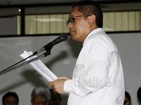 Anas Membacakan Eksepsinya