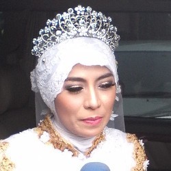 Sentuhan Lady Diana di Busana Akad Nikah Cinta Penelope