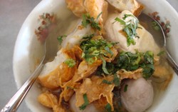 Cuanki Serayu: Bakso Unik a la Bandung dan Batagor Renyah Berkuah Kental