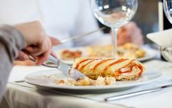 Lakukan Trik Ini Agar Makan di Restoran Tak Membuat Asupan Kalori Berlebihan
