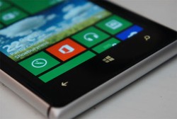 8.000 Ponsel Windows Gantikan BlackBerry untuk Polisi