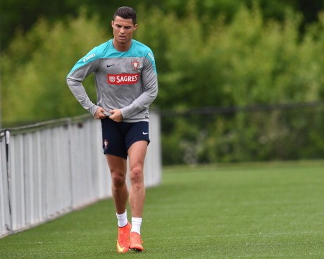 Ronaldo Diragukan Tampil Kontra Jerman