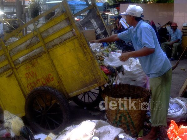 Kehidupan Pasukan Kuning di Kota Surabaya