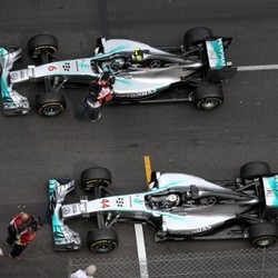 Vettel Tak Yakin Rivalitas Hamilton-Rosberg Akan Bantu Red Bull