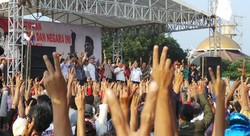 Jokowi Singgung Isu Keturunan Singapura dan Wajah Ndeso dalam Orasinya