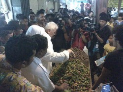 Ngubek-ngubek Pasar Induk Cibitung, Hatta Borong Jeruk 10 Kg