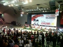 Nyanyikan Indonesia Raya, Dulur Jokowi-JK Sambut JK di Sabuga Bandung