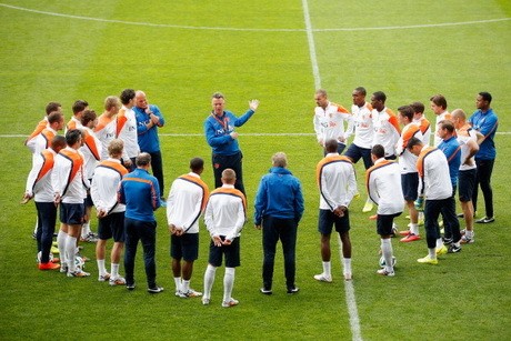 Hadapi Tiki-taka Spanyol, Van Gaal Siapkan Lima Bek