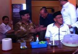 Usai Salat Zuhur Diimami ARB, Prabowo dan Rombongan Makan Siang di Wisma Lerem
