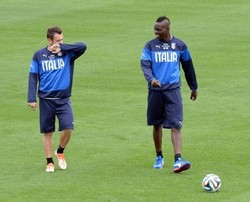 Balotelli-Cassano Bakal Sulitkan Bek-bek Tiga Singa