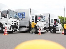 Puluhan Konsumen Isuzu Asal Indonesia Jajal Truk Giga