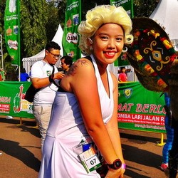 Marilyn Monroe dan Nenek Gayung Meriahkan Jakarta International 10K