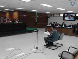 Wawan Bela Ratu Atut, Sudutkan Amir Hamzah