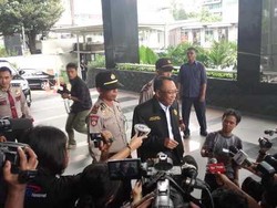 Berjaket Menteri ESDM, Jero Wacik Diperiksa KPK