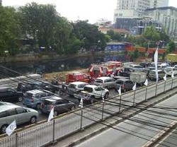 Duh! Mobil Damkar Terjebak Macet Jakarta Saat Darurat