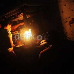 Menteri PDT: Lihat Foto Satelit Indonesia Barat Terang, Timur Gelap