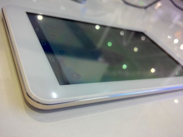 Tablet Murah Berbodi Metal & Berotak Intel