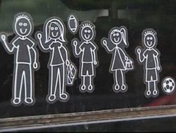 Hati-hati, Stiker Keluarga di Mobil Itu Berbahaya