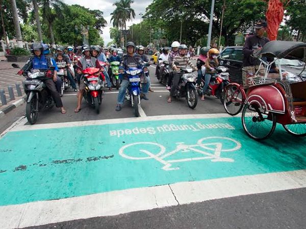 Bikers Sejati Patuhi Marka Jalan