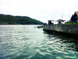 Yuk! Main Perahu di Pantai Ayah di Kebumen