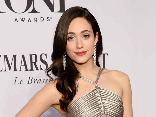Cantiknya Emmy Rossum di Tony Awards 2014