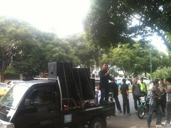 Segilintir Massa Demo Garuda Merah di Depan KPU