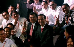 Usai Debat Capres, Jokowi Beri Salam Damai ke Pendukungnya