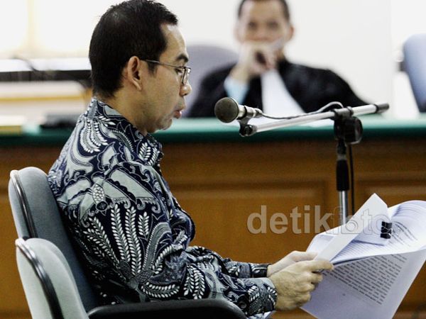 Wawan Bacakan Nota Pembelaannya